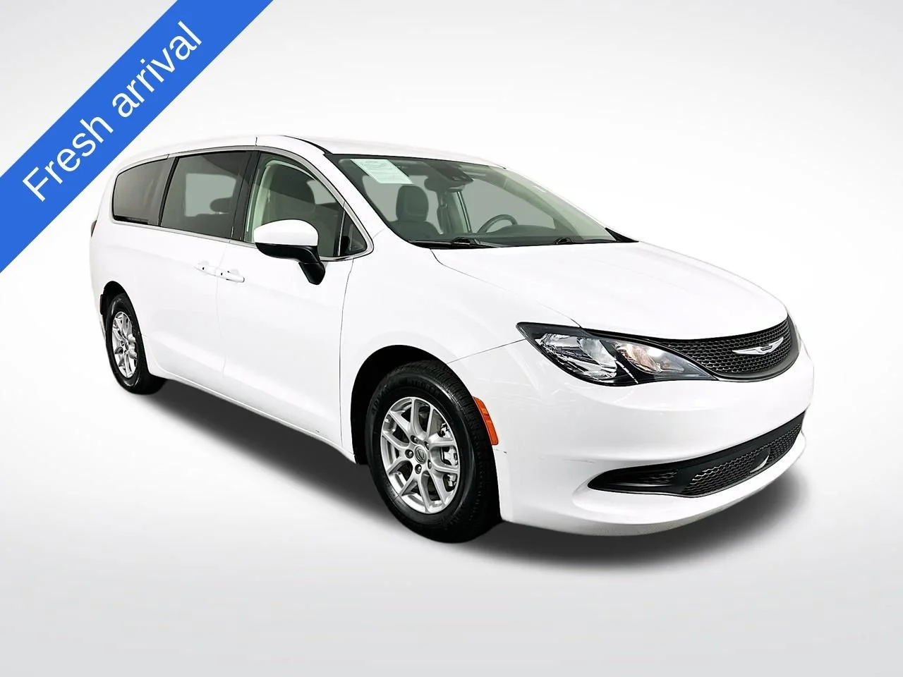 2023 Chrysler Voyager LX's photo
