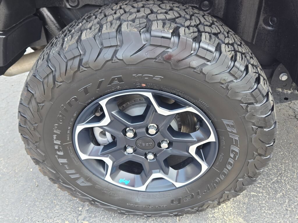 Used 2022 White Jeep Unlimited Rubicon 4xe image 15