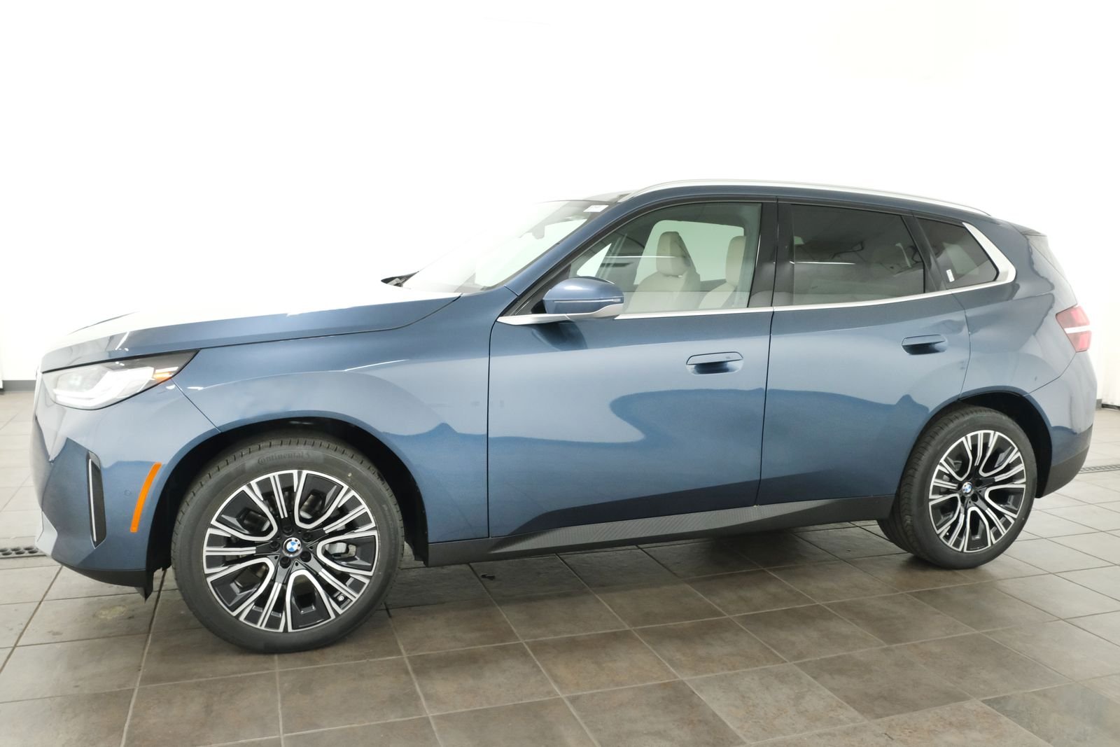 New 2026 Arctic Race Blue Metallic BMW 30 xDrive image 2
