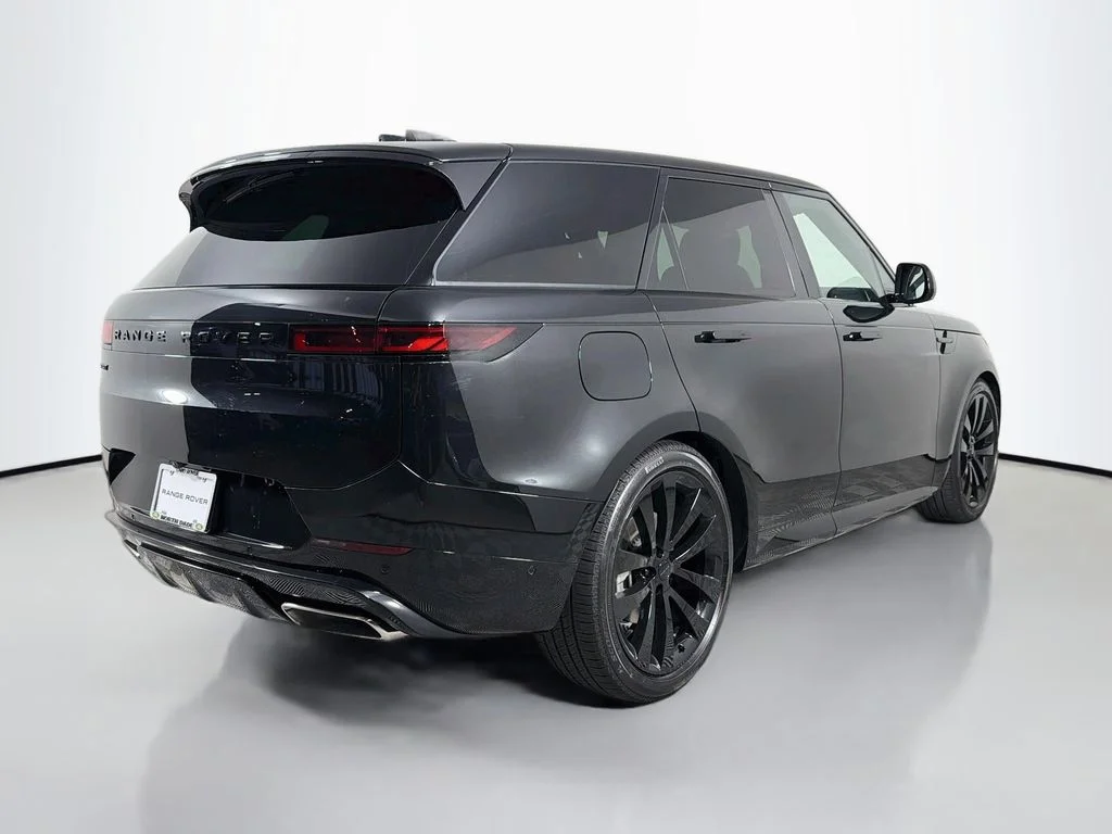 New 2026 Santorini Black Land Rover Dynamic SE image 5