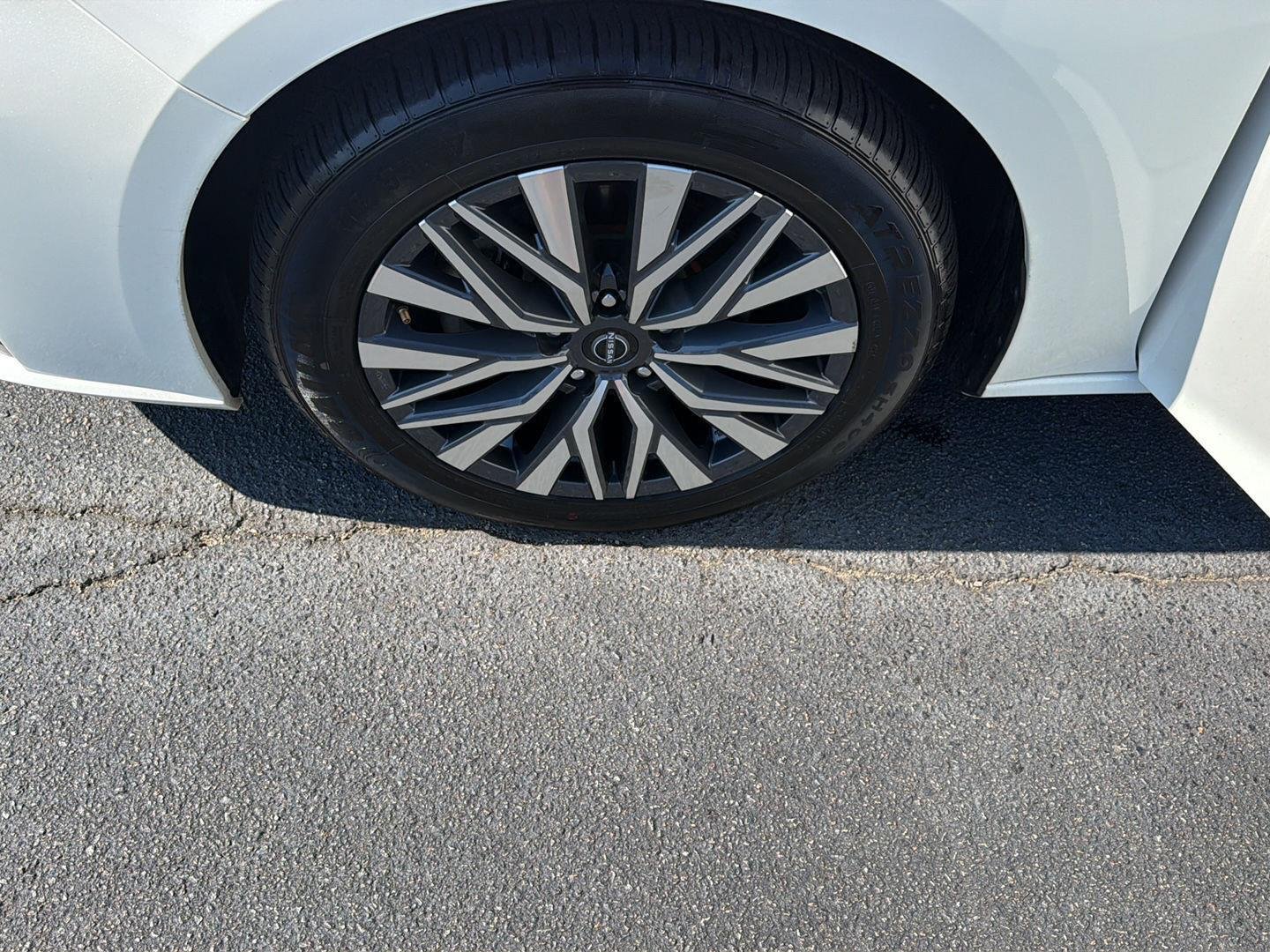 Used 2024 Pearl White Tricoat Nissan 2.5 SV image 35