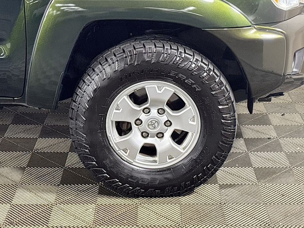 Used 2013 Green Toyota Base image 22