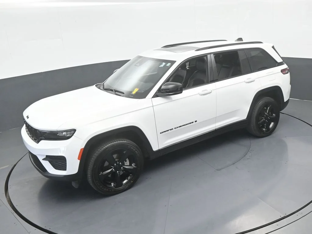 Used 2023 Bright White Clearcoat Jeep Altitude X image 46