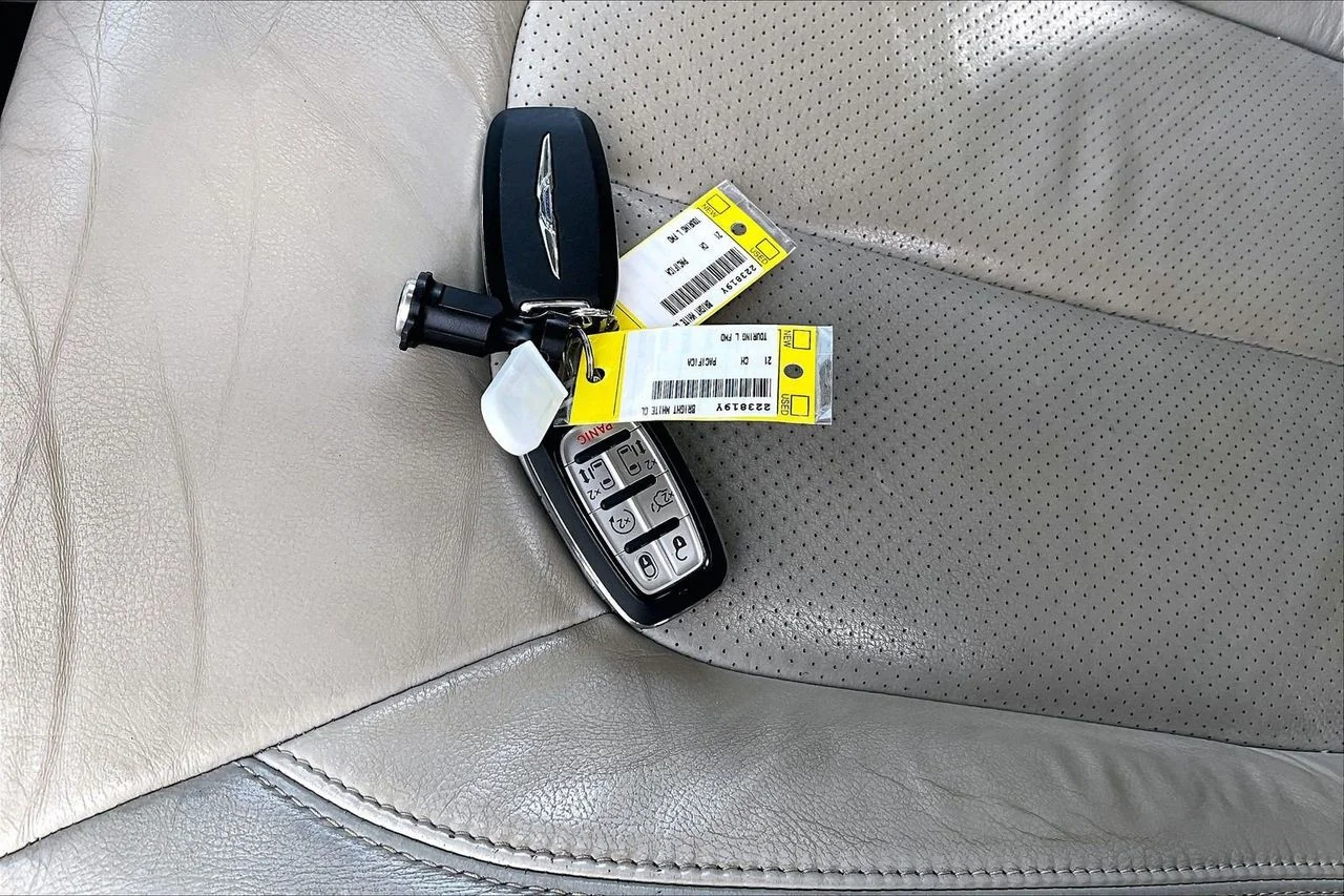 Certified Used 2021 White Chrysler Touring L image 31