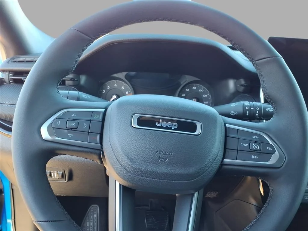New 2026 Hydro Blue Pearlcoat Jeep Latitude image 19
