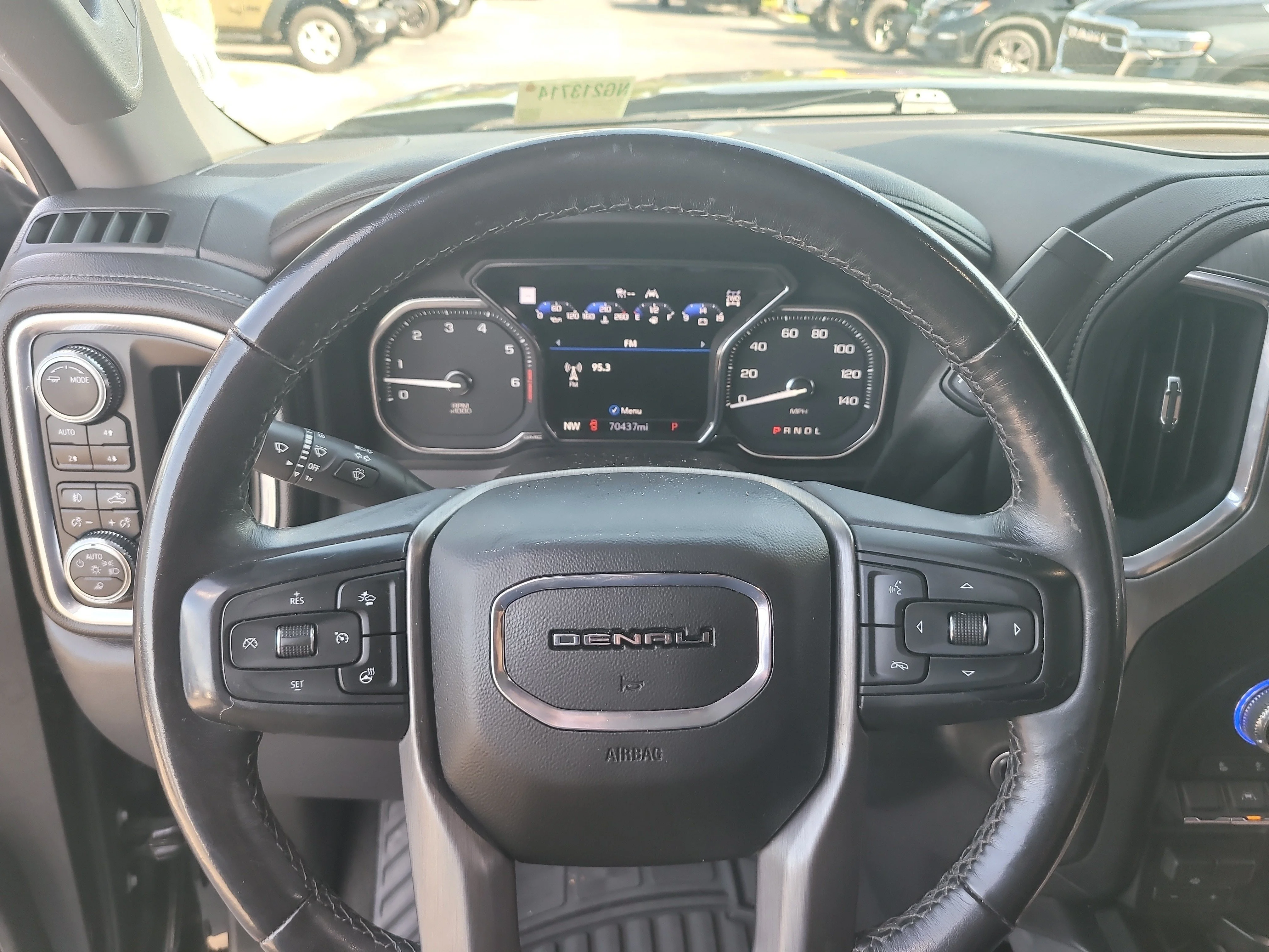 Used 2022 Onyx Black GMC Denali image 28