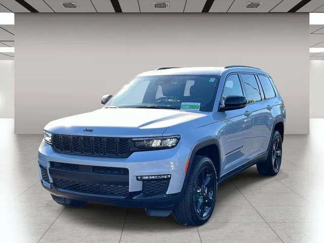 New 2025 Silver Zynith Exterior Paint Jeep Limited image 8
