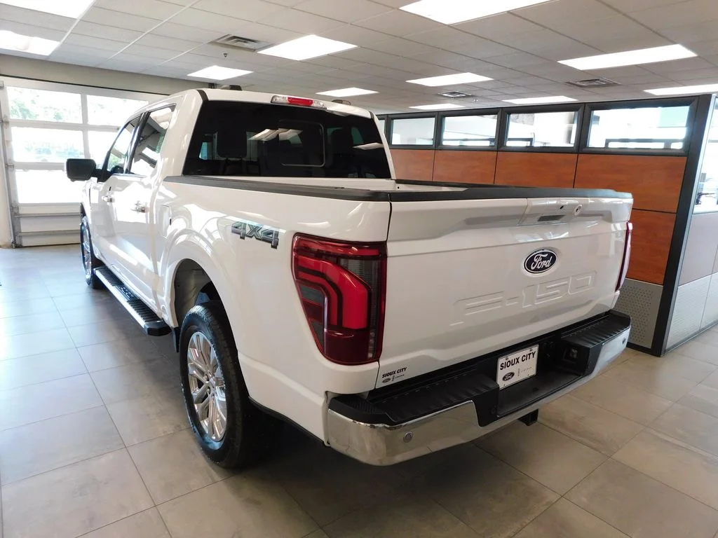 Certified Used 2025 Oxford White Ford Lariat image 6