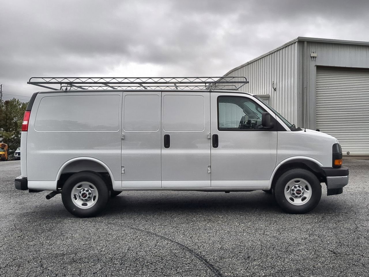 New 2025 Summit White GMC Work Van image 9