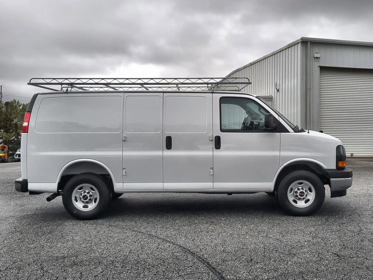 New 2025 Summit White GMC Work Van image 9