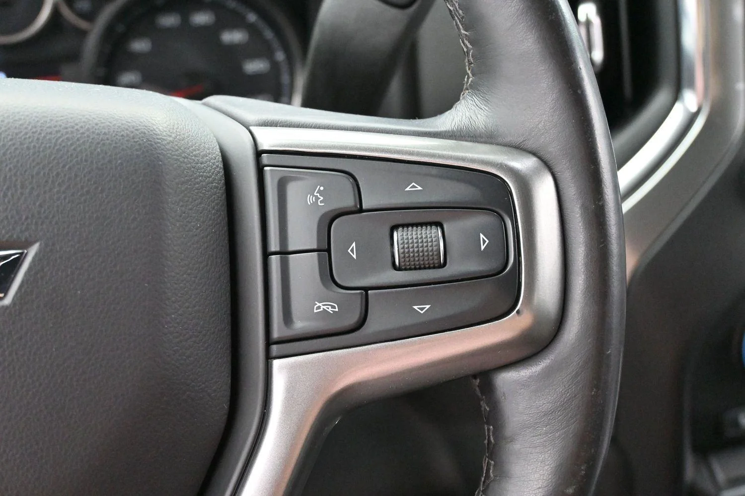 Used 2022 Summit White Chevrolet LTZ image 19