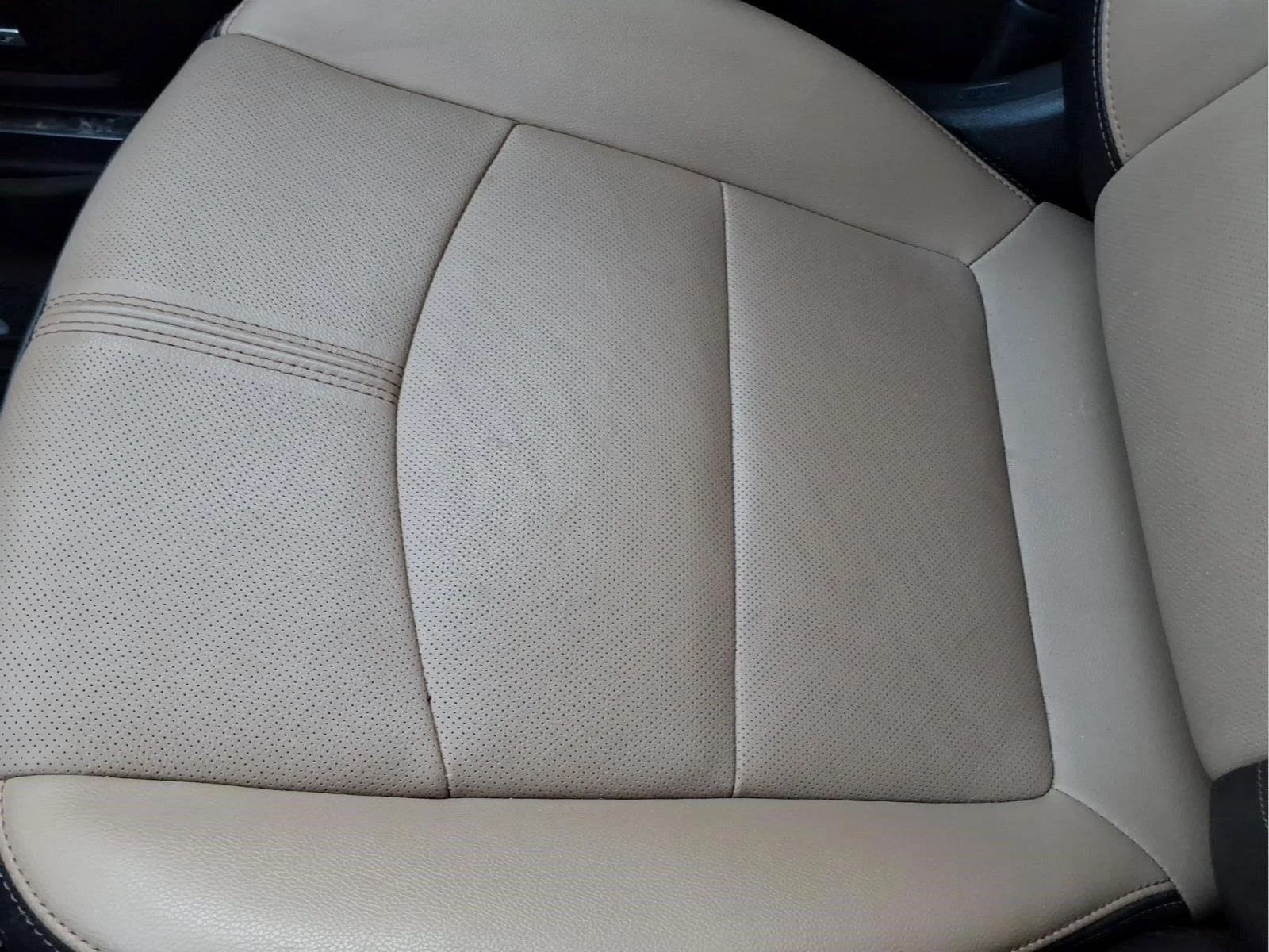 Used 2024 Iridescent Pearl Tricoat Chevrolet Premier image 25