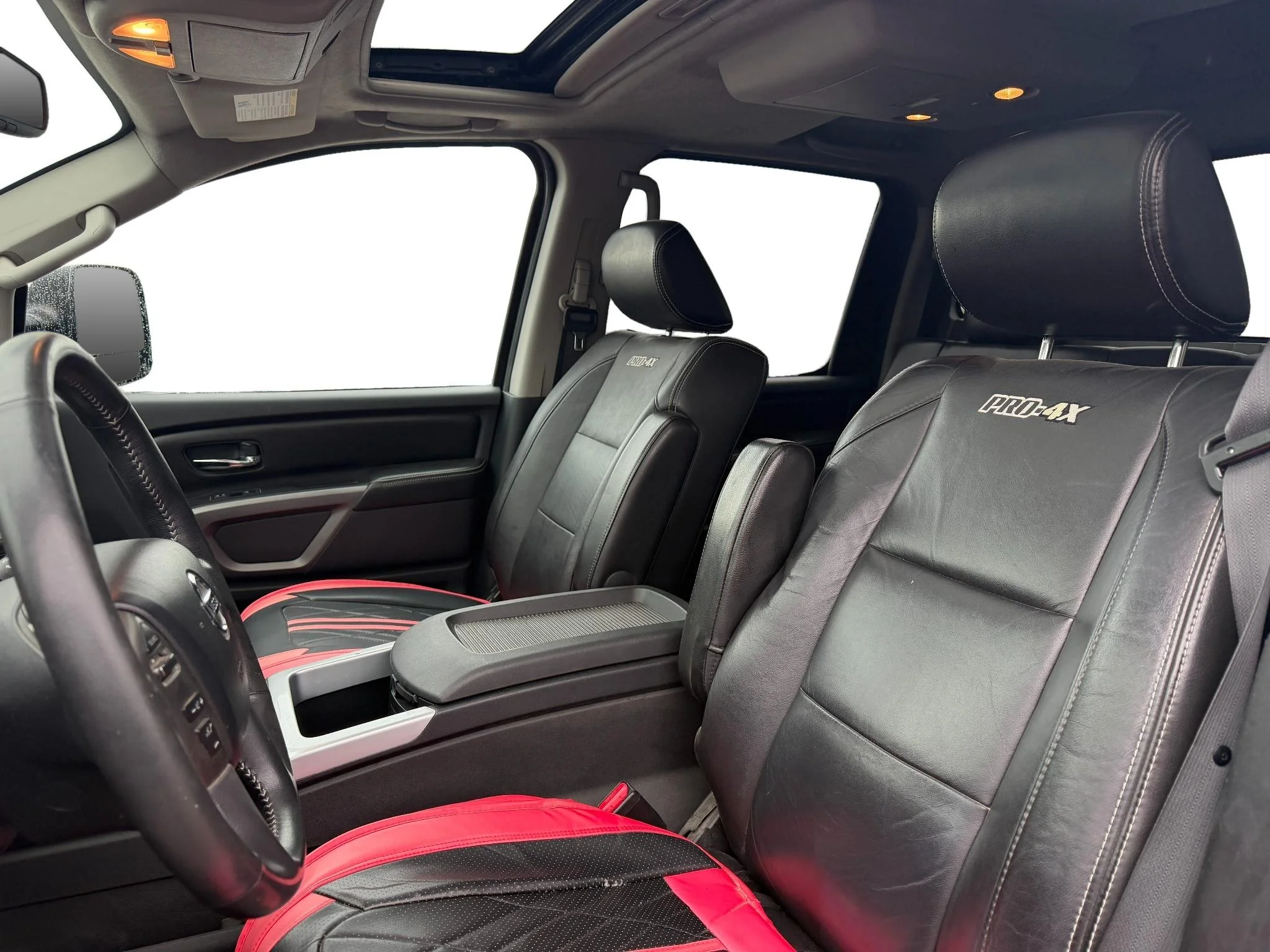 Used 2015 Cayenne Red Nissan PRO-4X image 7
