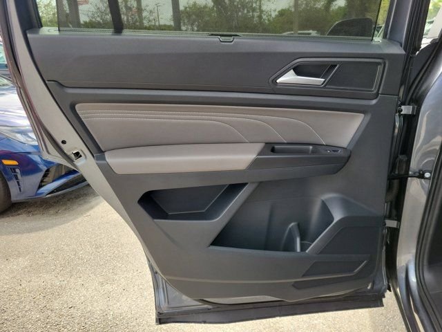 2022 Volkswagen Atlas SE w/Tech - Photo 10