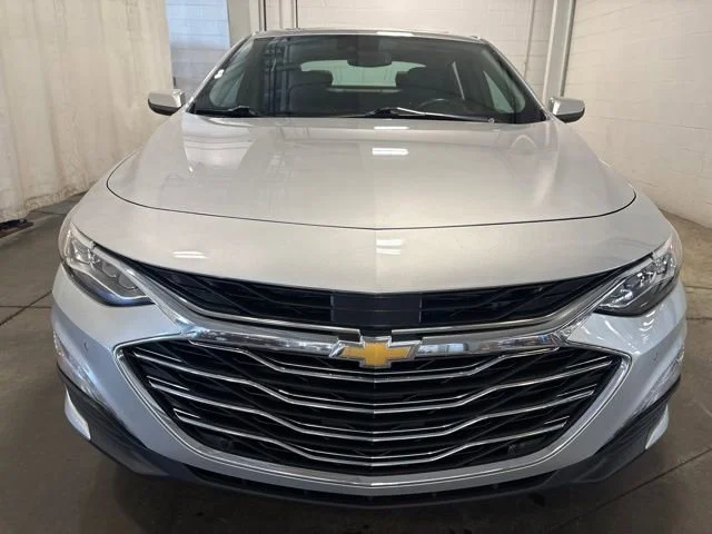 Used 2022 Silver Ice Metallic Chevrolet Premier image 2