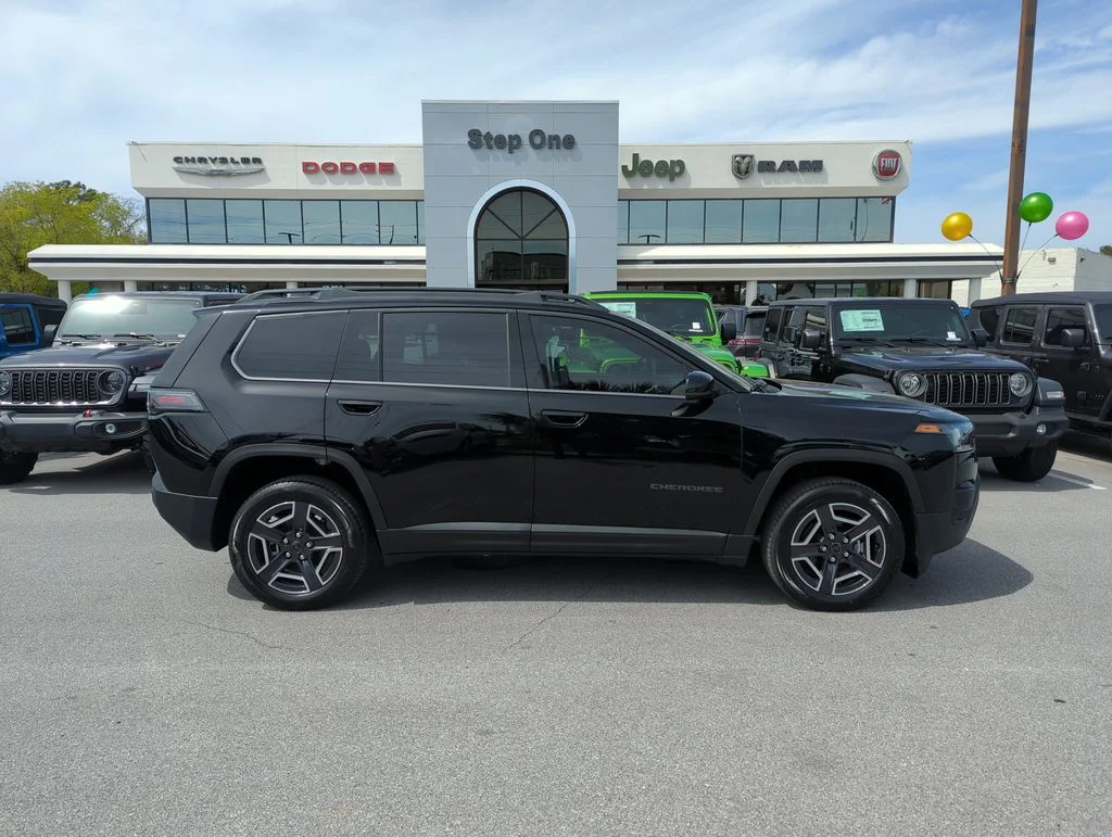 New 2026 Diamond Black Crystal Pearlcoat Jeep Limited image 4