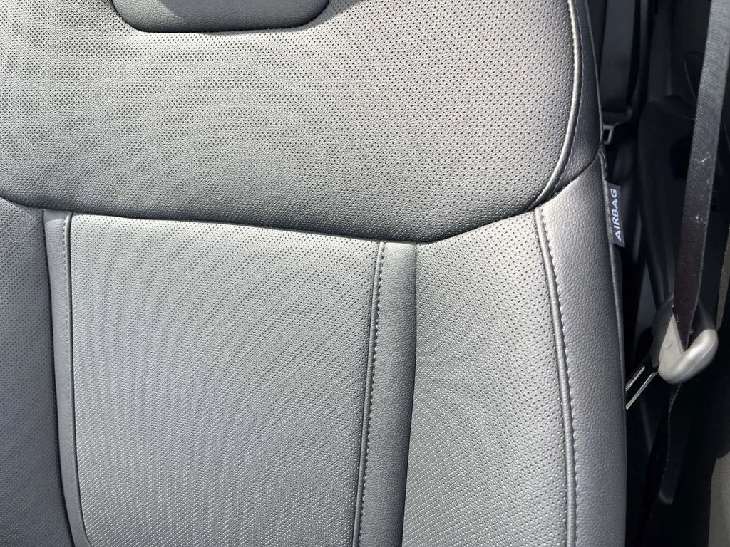 New 2026 White Hyundai SEL Premium image 12
