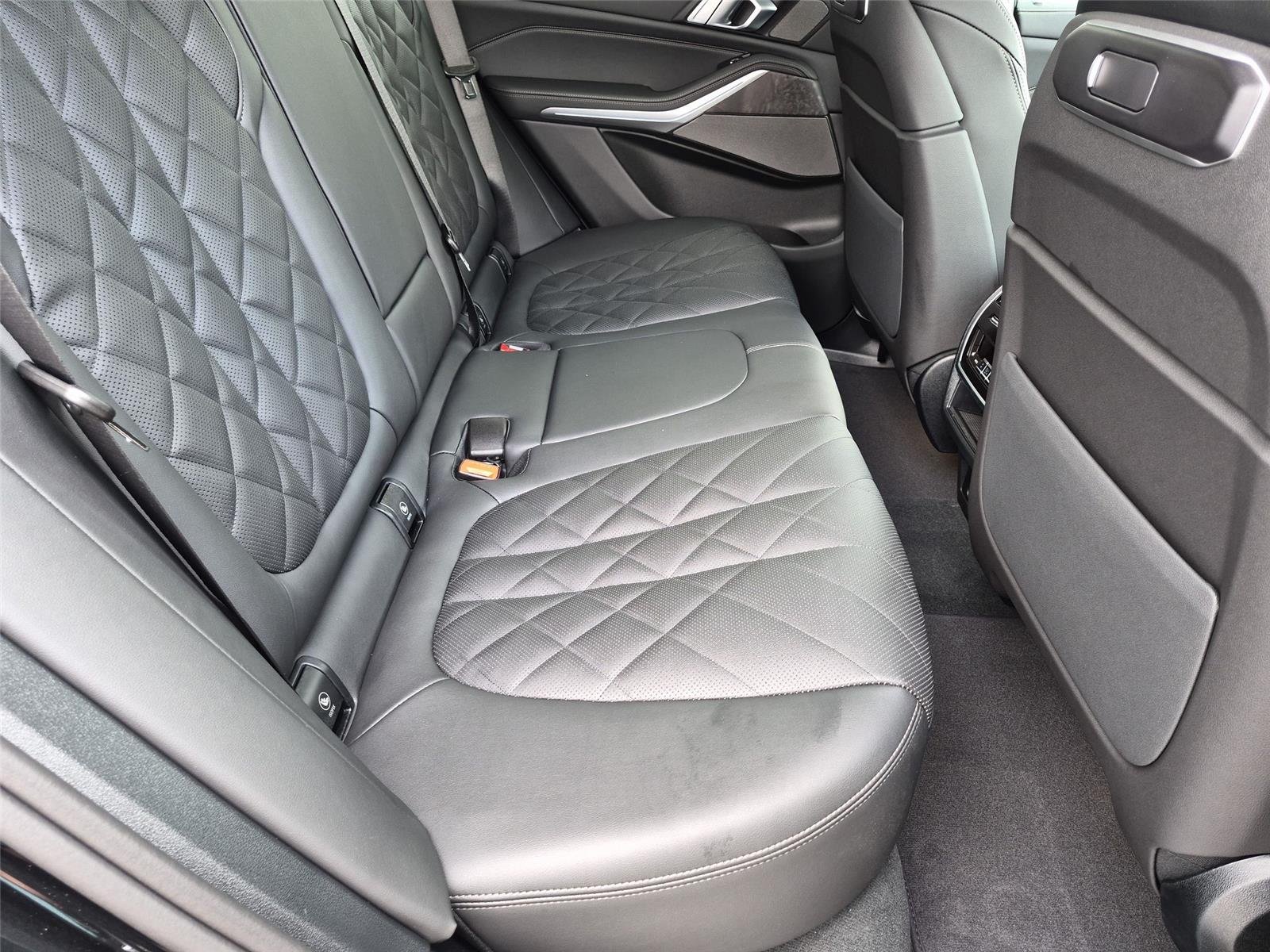 New 2026 Black Sapphire Metallic BMW xDrive50e image 36