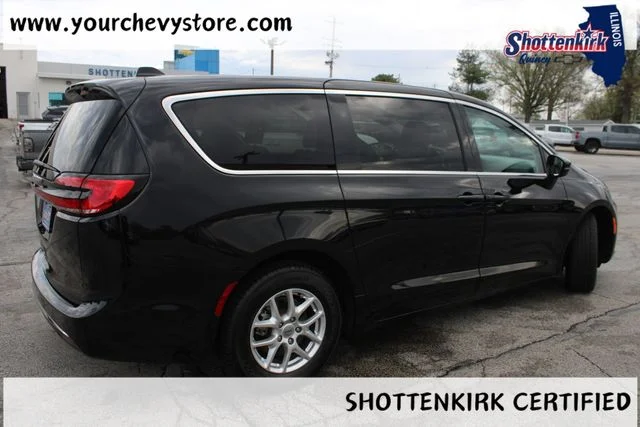 Used 2024 Black Chrysler Touring L image 4