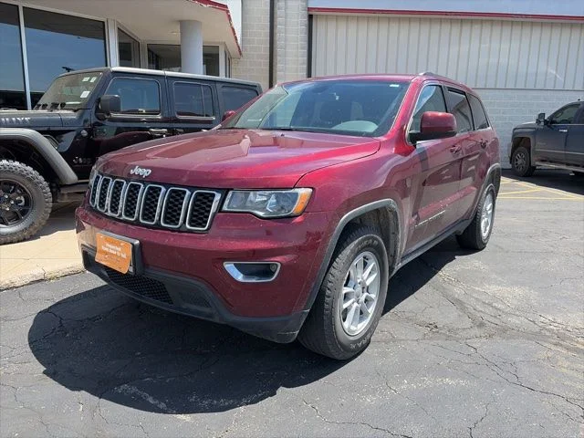 Used 2018 Velvet Red Pearlcoat Jeep Laredo image 8