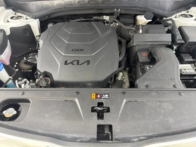Used 2022 White Kia S image 22