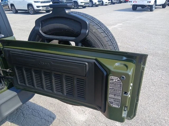 Used 2023 Green Jeep Sport image 11