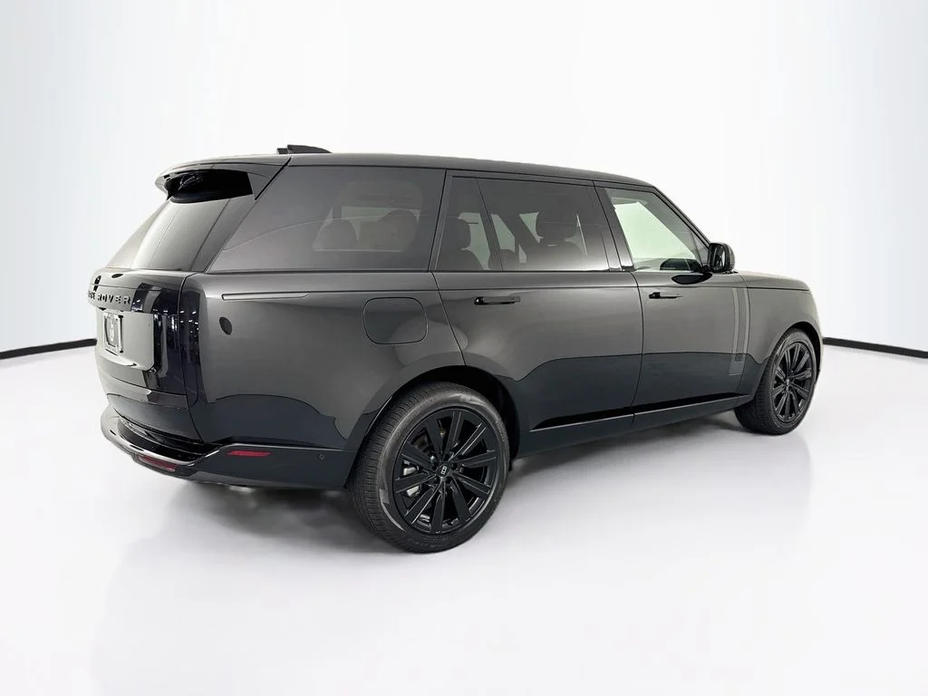 New 2027 Santorini Black Land Rover SE image 5