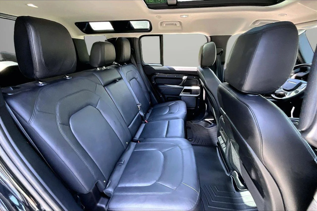Used 2024  Land Rover S image 25
