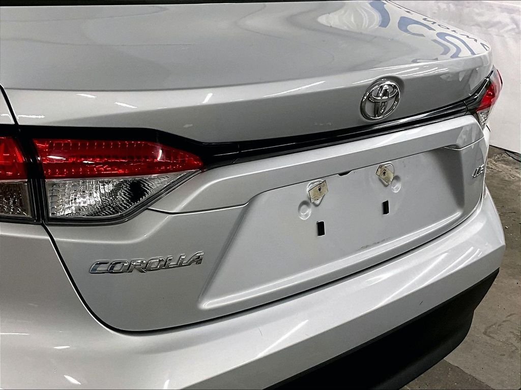 Used 2023 Silver Toyota LE image 28