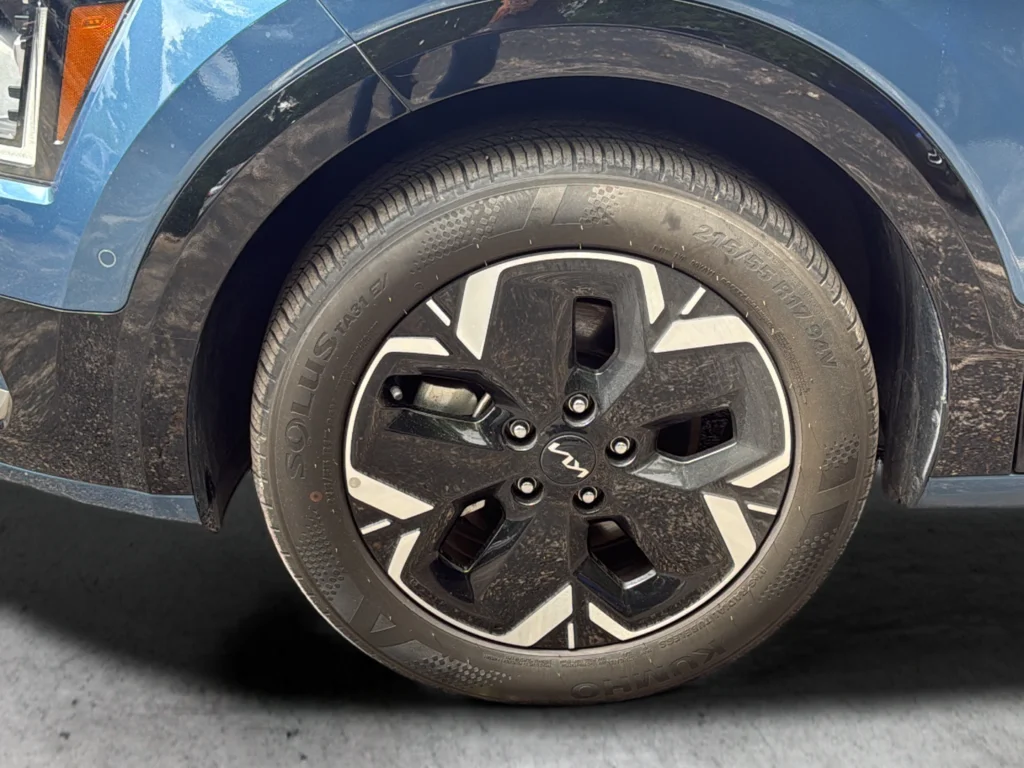 Used 2023 Blue Kia Wave image 25