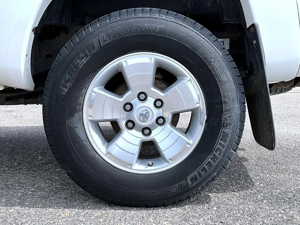 Used 2014 White Toyota Base image 21