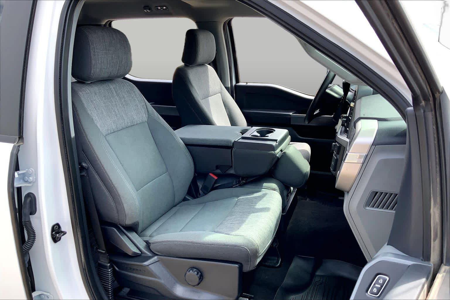 Used 2022 Oxford White Ford XLT image 9