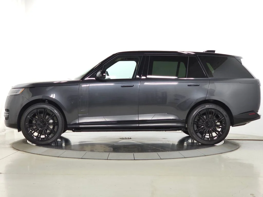 New 2026 Carpathian Grey Land Rover SE image 2