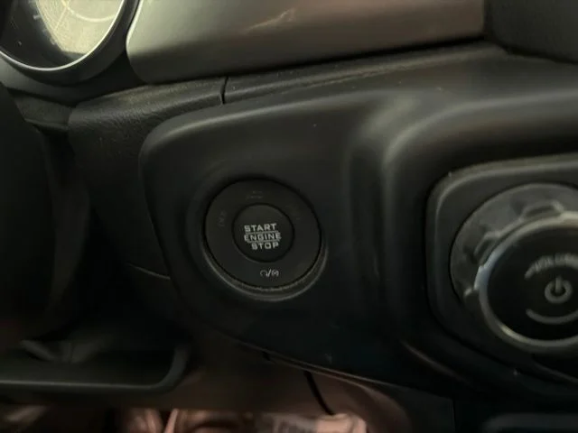Used 2020 Silver Jeep Unlimited Sahara image 19