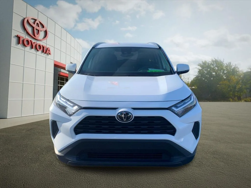 Used 2025 White Toyota XLE image 8