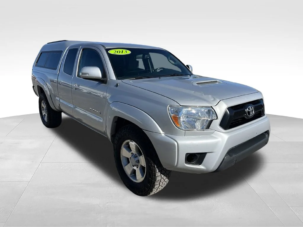 Used 2013 Silver Toyota Base image 3