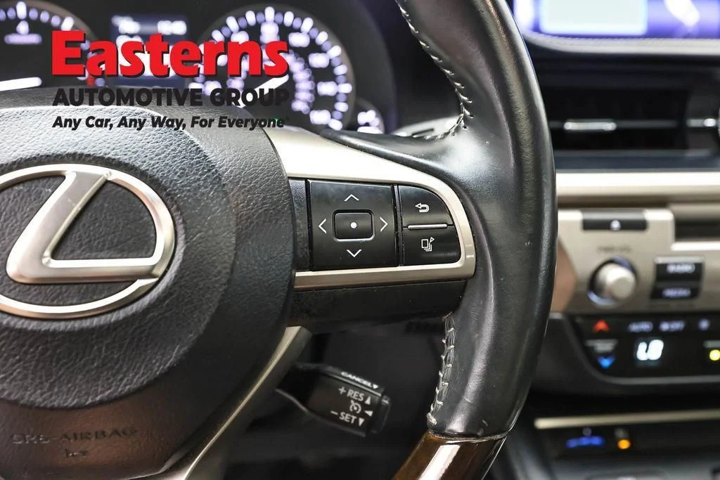 Used 2016 Silver Lexus 350 image 18