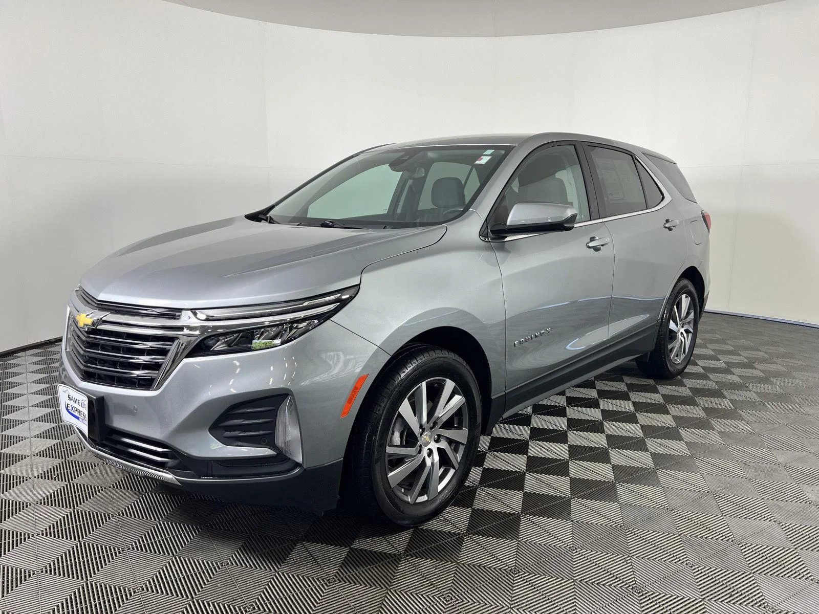 Used 2024 Sterling Gray Metallic Chevrolet LT image 27