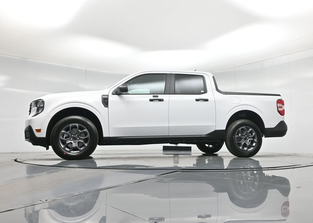 New 2026 Oxford White Ford XLT image 7