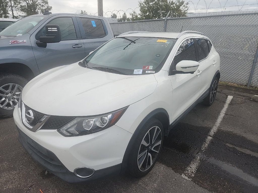 Used 2017 White Nissan SL image 3
