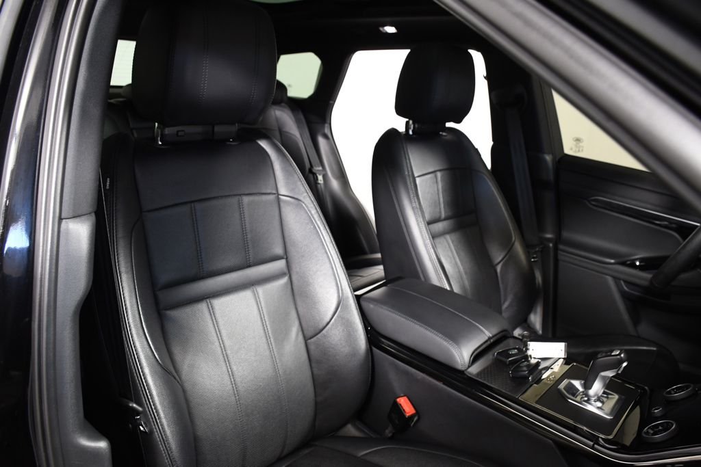 Used 2020 Santorini Black Metallic Land Rover R-Dynamic SE image 20