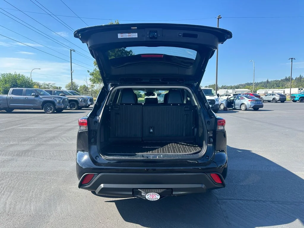 Used 2022 Black Toyota XLE image 11