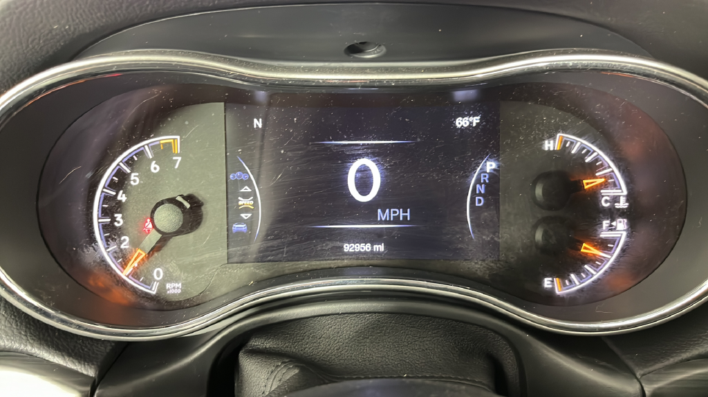 Used 2019 White/off-white Jeep Altitude image 23