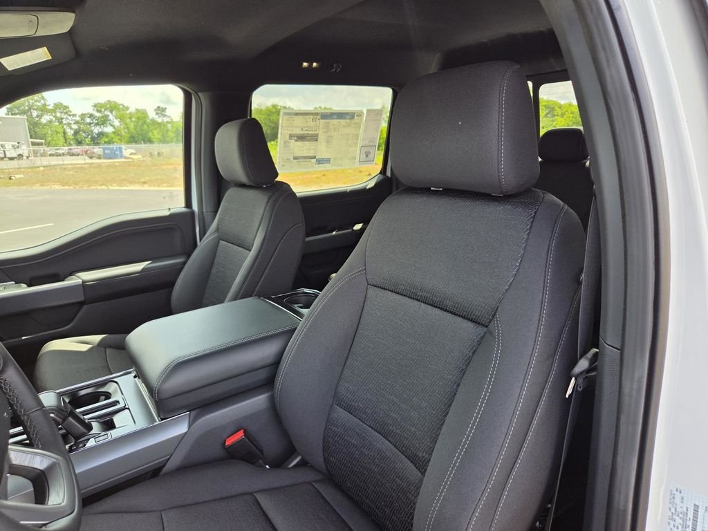 New 2026 Oxford White Ford XLT image 15