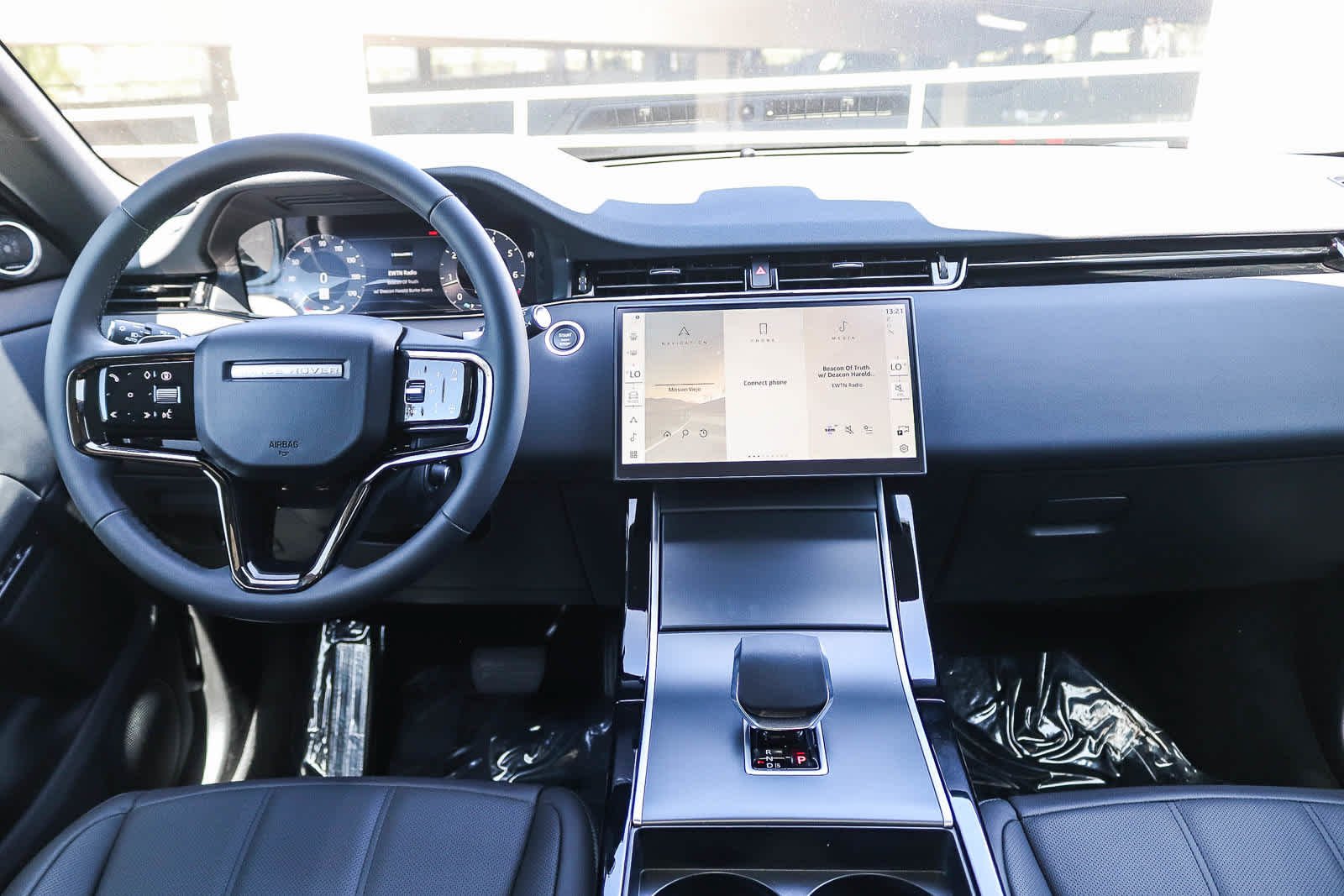 New 2026 Santorini Black Land Rover Core S image 10