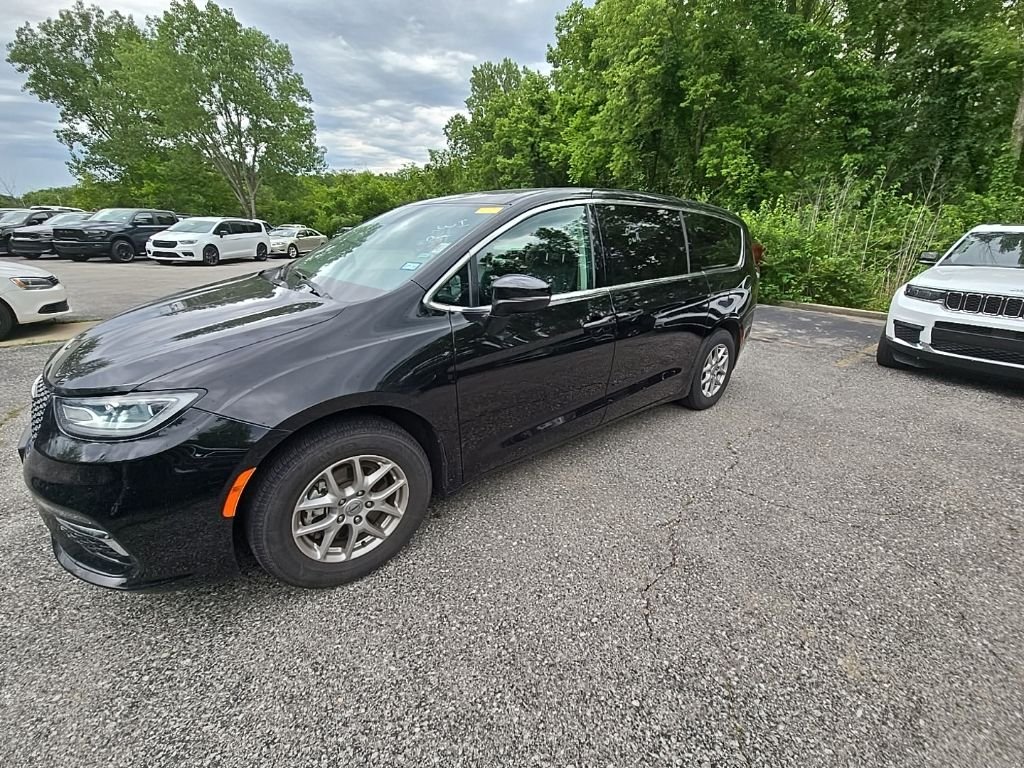 Used 2024 Chrysler Pacifica Touring L with VIN 2C4RC1BG7RR191207 for sale in Kansas City