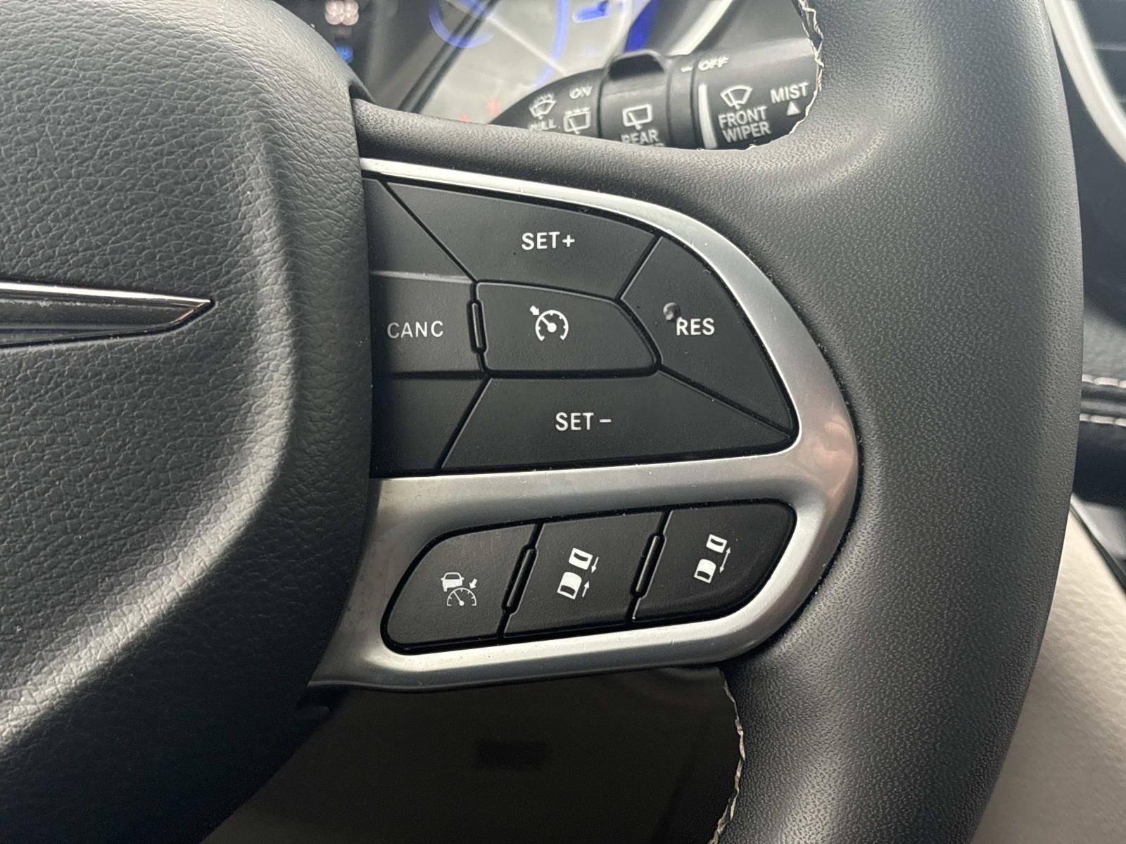 2024 Chrysler Pacifica PHEV Select - Photo 19
