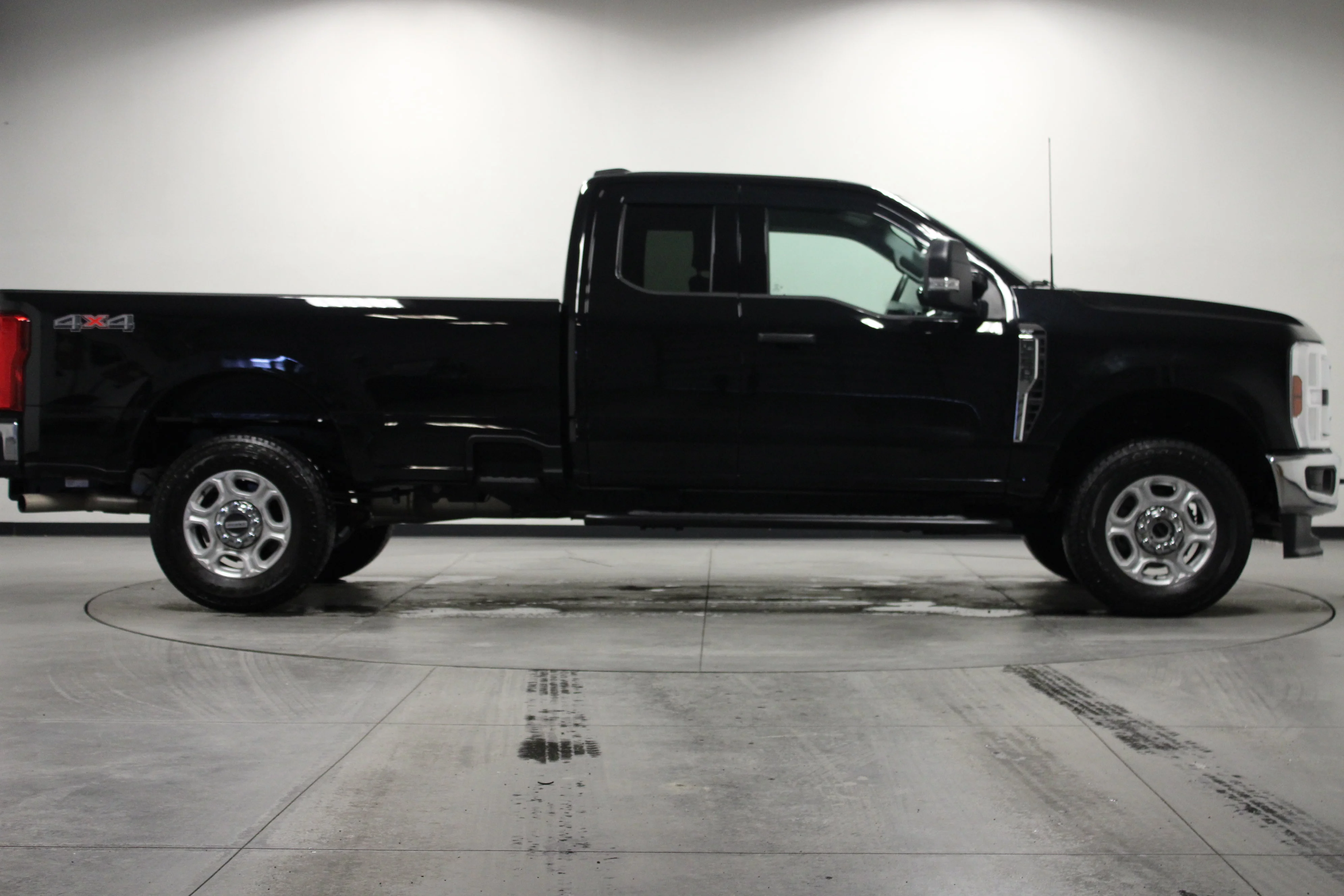 Used 2025 Black Metallic Ford XLT image 3