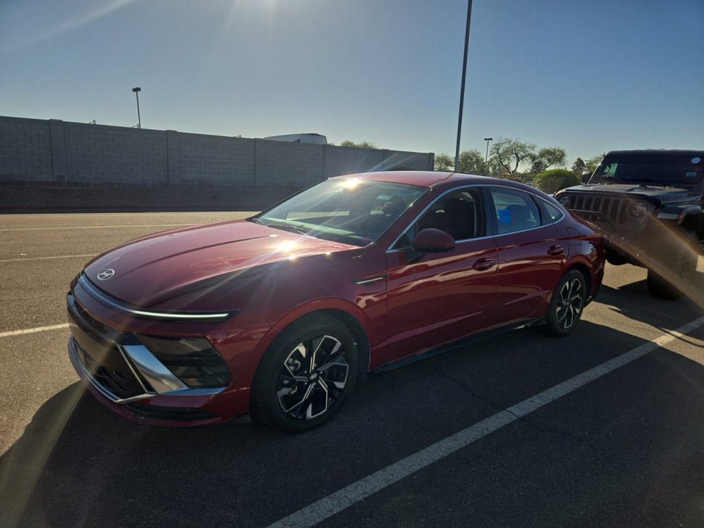 Used 2024 Red Hyundai SEL image 5
