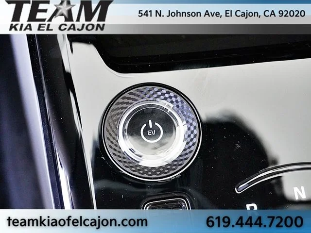 New 2026 White Kia Wave image 35